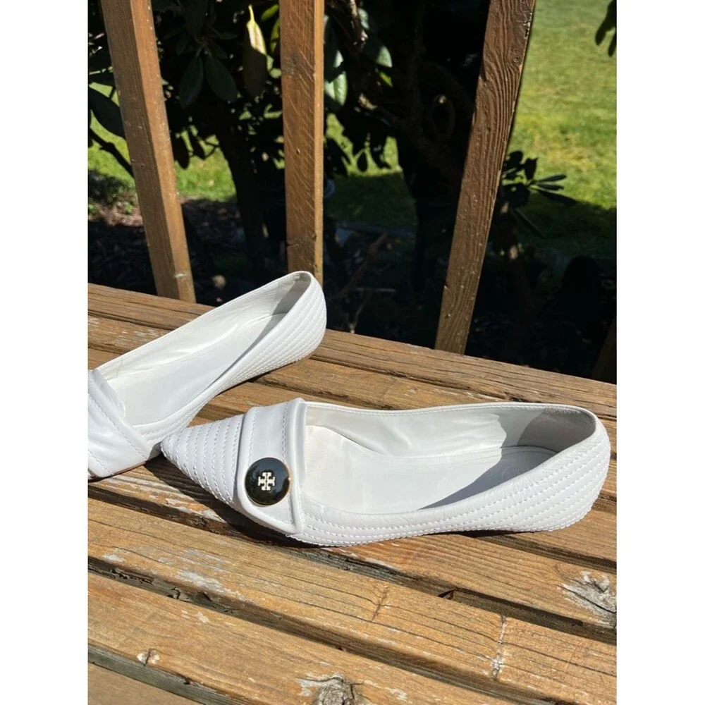 Tory Burch pointed-toe Stiched Gold Tone Logo flats white leather size 8